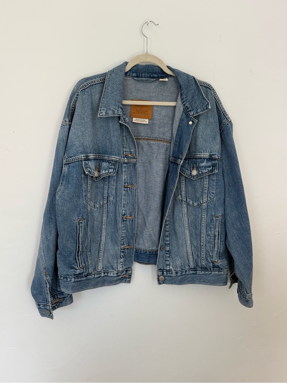 Levi’s medium light wash Jean denim jacket